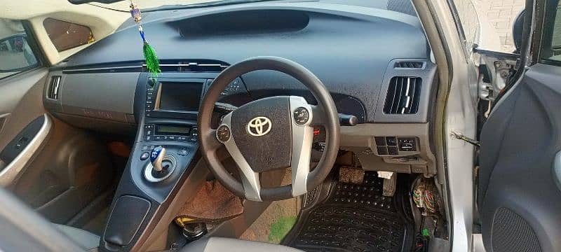 Toyota Prius 2014 4