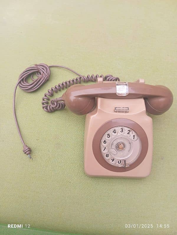 Vintage rolling dial telephone 1