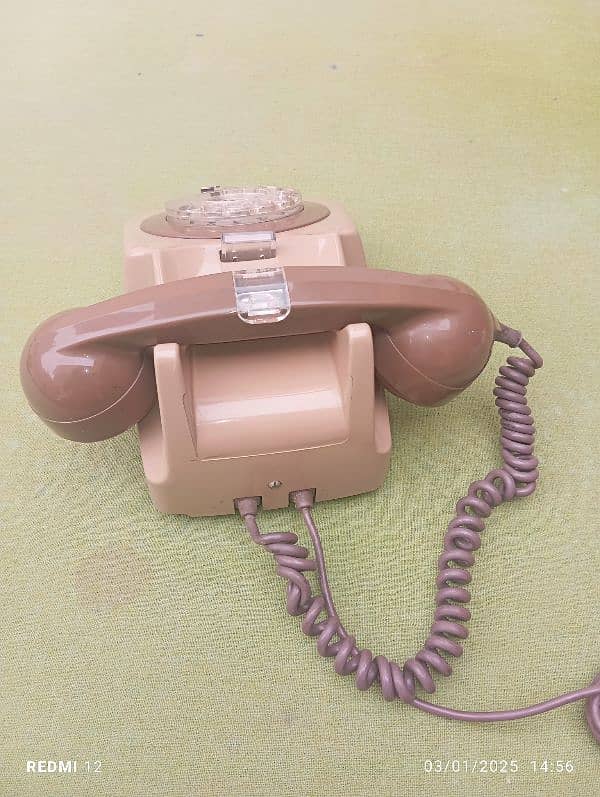 Vintage rolling dial telephone 5