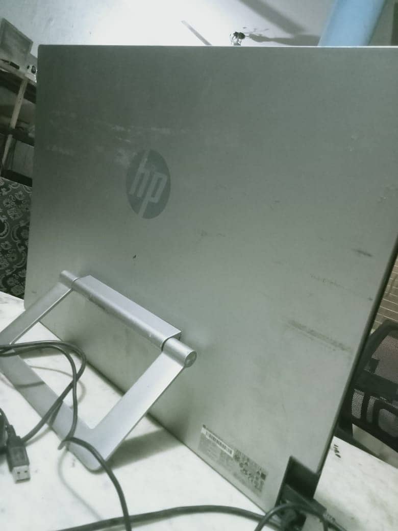 HP 24'' Monitor Super Slim 5