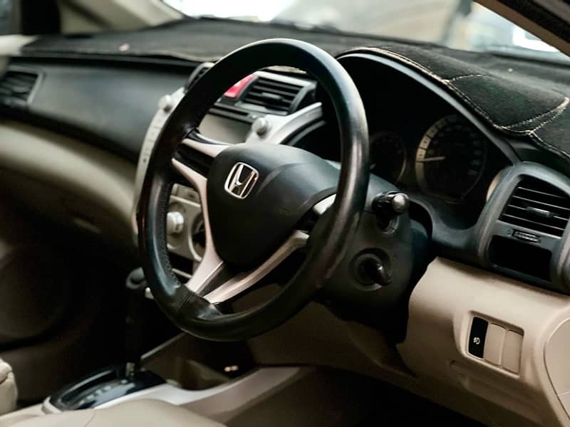 Honda City IVTEC Model 2016 - Automatic Transmission 11