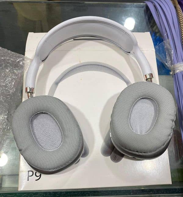 headphone p9 model is available 2