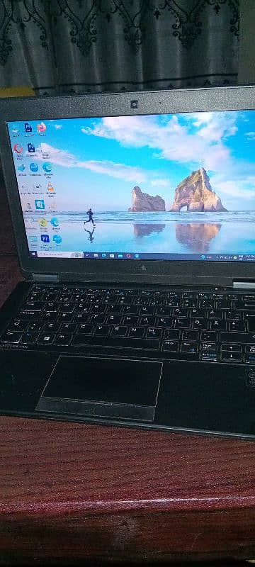 Dell LATITUDE E7250 0