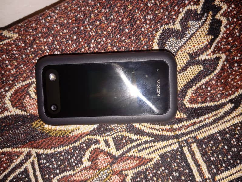 Nokia 2660 Flip Mobile only box open 0