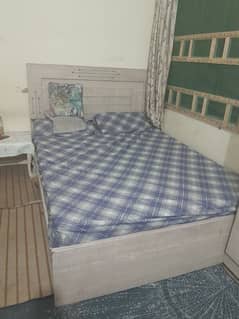 queez size bed with  spring mattres