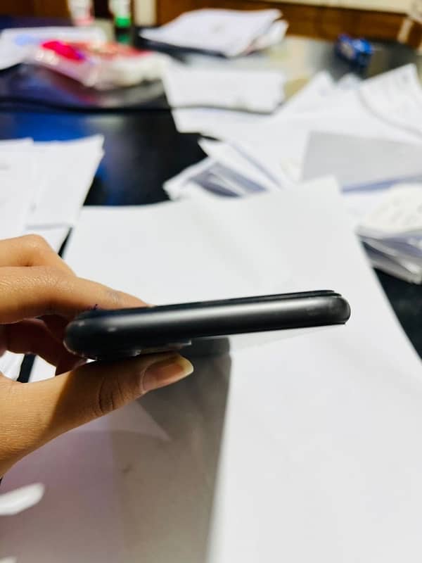 iphone 11  PTA APPROVED 5