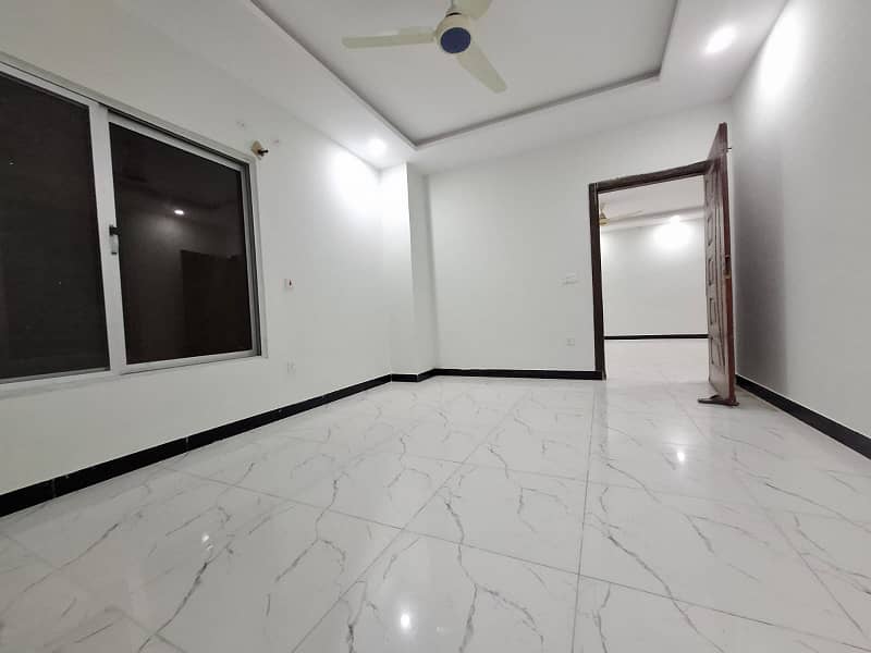 5 Marla Corner Flat For Sale in Soan Garden With Lift in Plaza for Investors Or Genuine Buyers 2