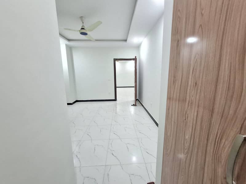 5 Marla Corner Flat For Sale in Soan Garden With Lift in Plaza for Investors Or Genuine Buyers 3