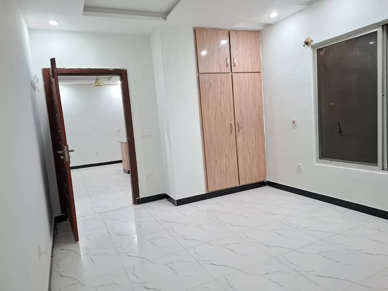 5 Marla Corner Flat For Sale in Soan Garden With Lift in Plaza for Investors Or Genuine Buyers 9