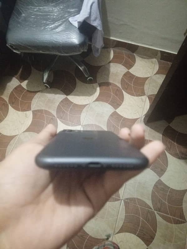 iphone 11 jv with charger 4