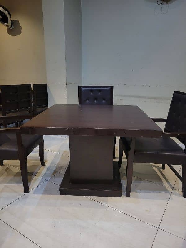 Dining Tables 30k 1pce 2