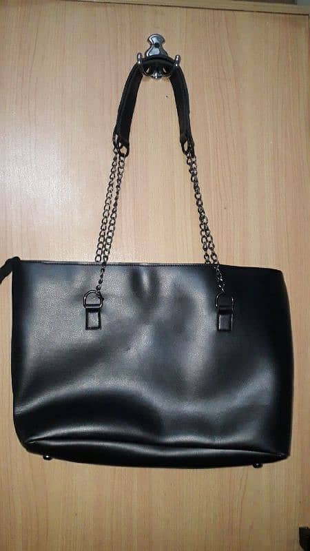 Big Black Handbag with stylish chains 1