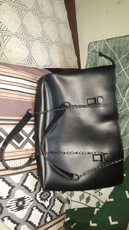 Big Black Handbag with stylish chains 2