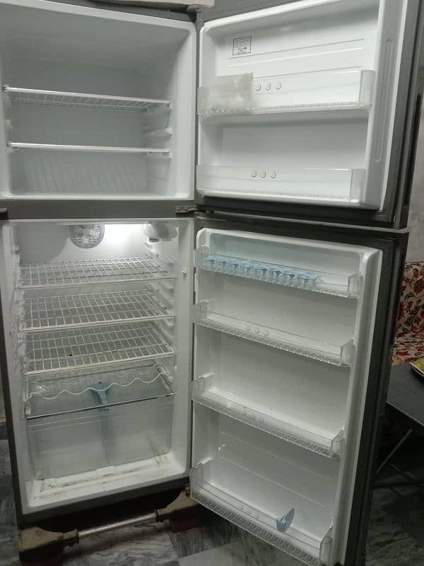 Hier Refrigerator almost 9/10 condition 1