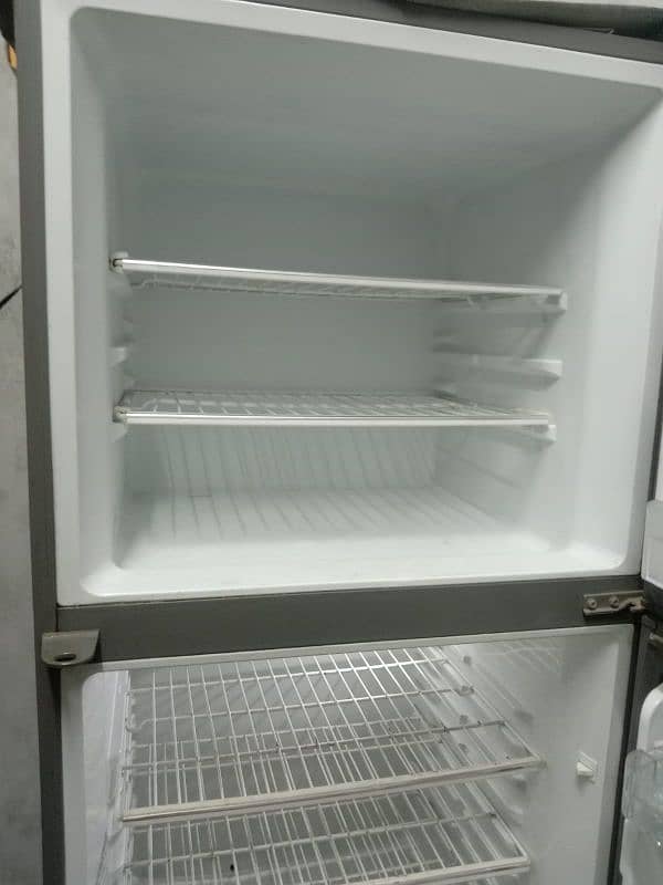 Hier Refrigerator almost 9/10 condition 3