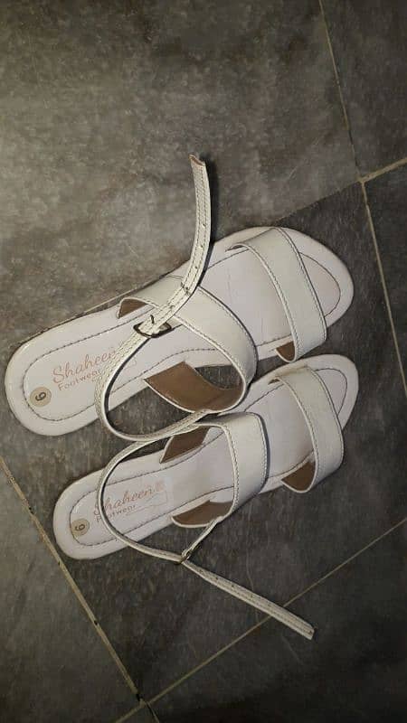 White Casual slippers in style 1