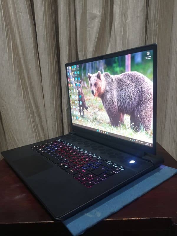 Alienware mr16 R1 3