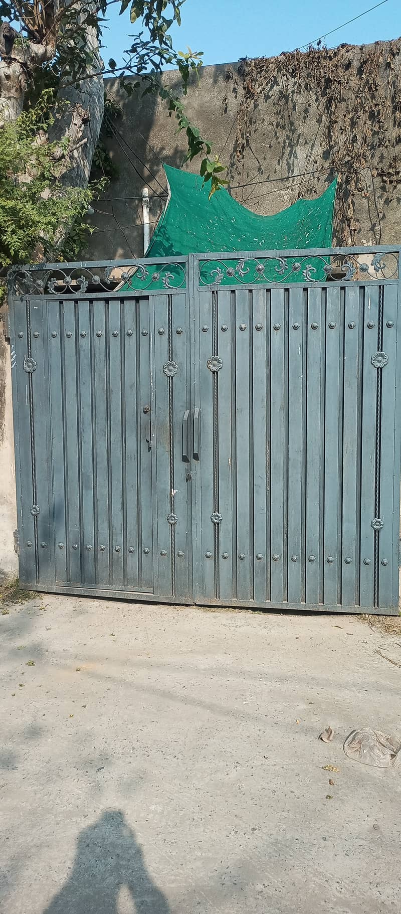 Iron Main Gate for sale 8ft × 8ft in Saddar Cantt Lahore 1