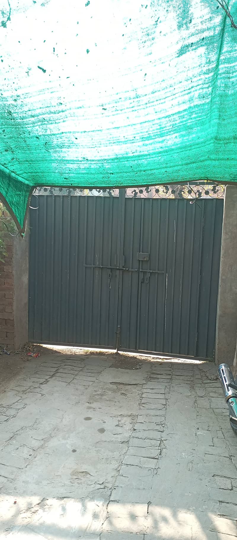 Iron Main Gate for sale 8ft × 8ft in Saddar Cantt Lahore 2