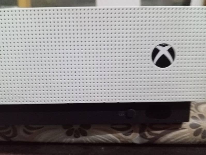 XBOX ONE S 1 TB 1