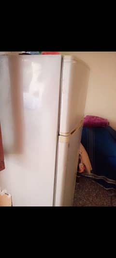 fridge for sale shifting ki waja say contact just sms 03446148453