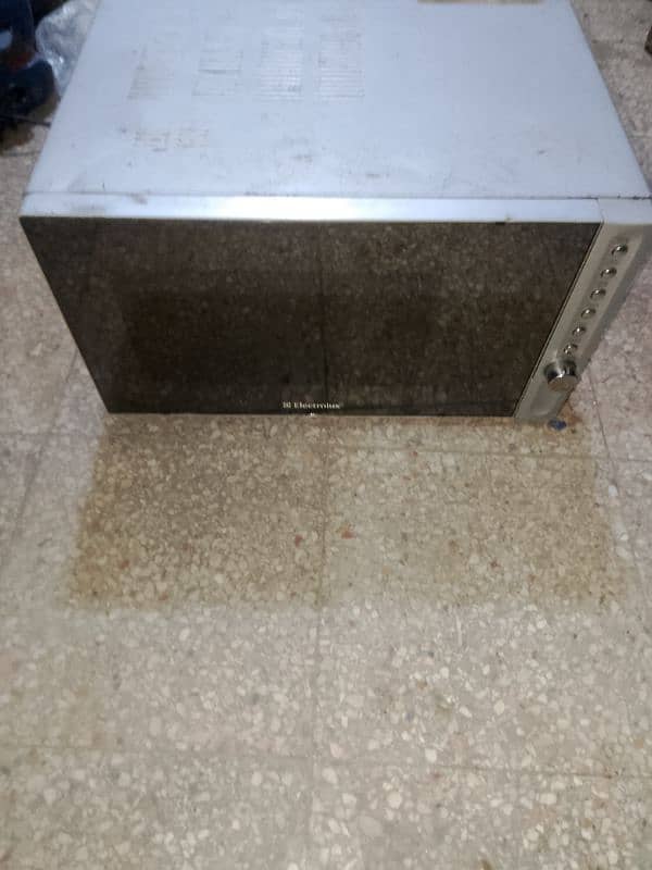 Used Microwave Oven available for Sale 1