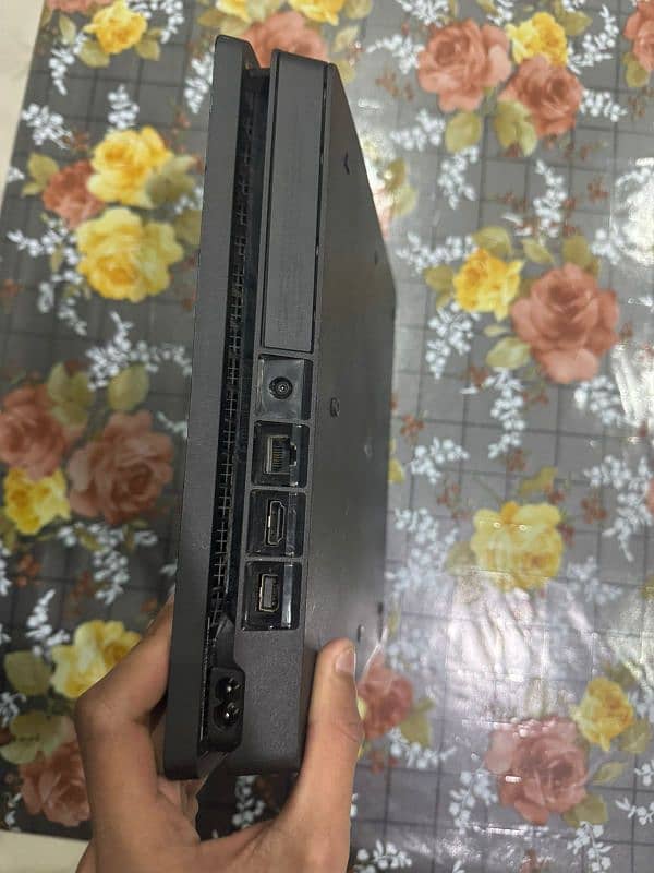 ps4 slim 500gb with 2 controllers 5