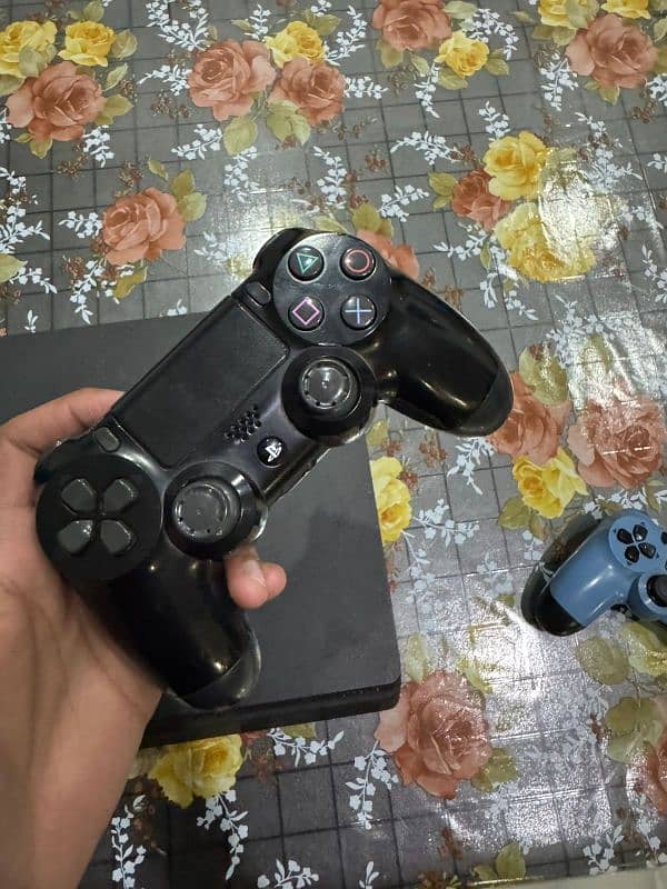 ps4 slim 500gb with 2 controllers 6