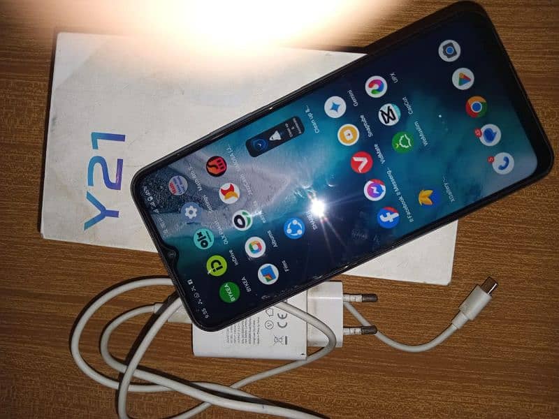 vivo y21 mobile with box with charger 4