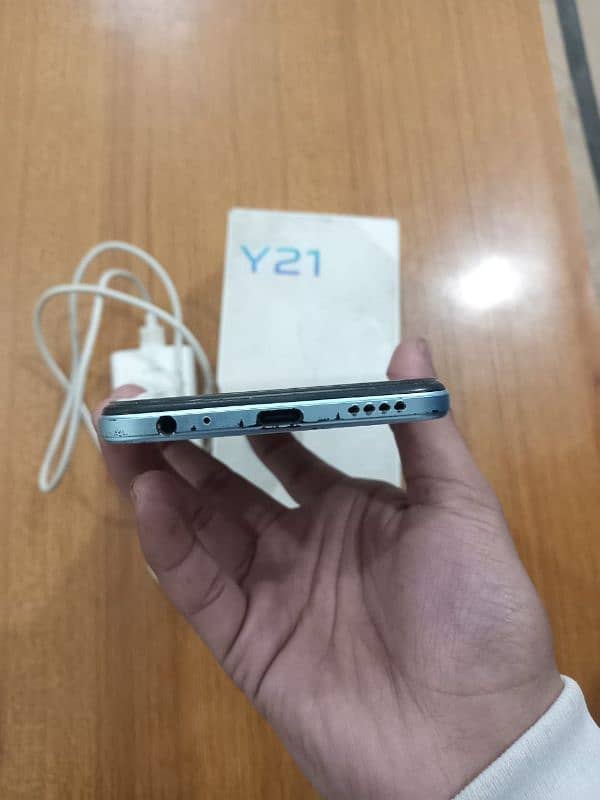 vivo y21 mobile with box with charger 6