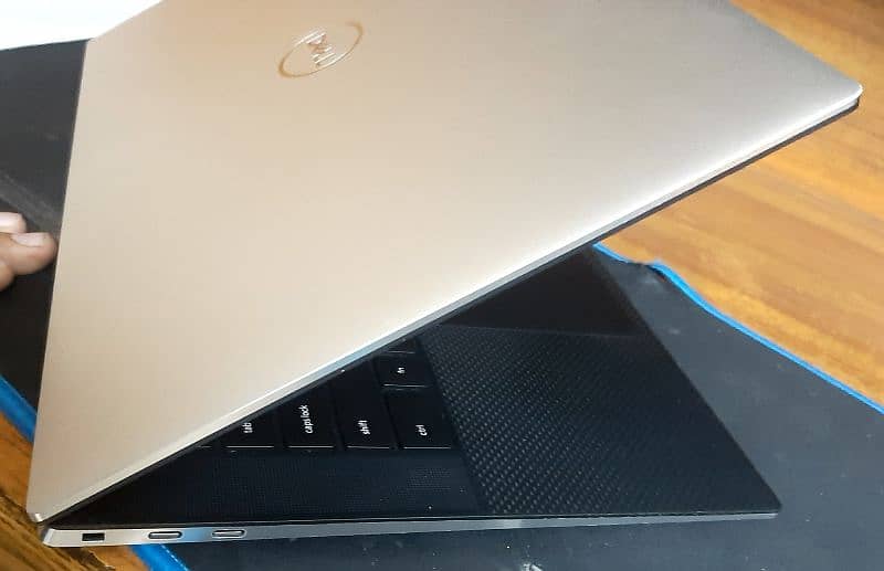 DELL XPS 15 9500 Comet Lake 0