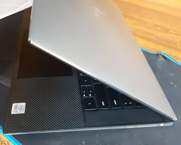 DELL XPS 15 9500 Comet Lake 1