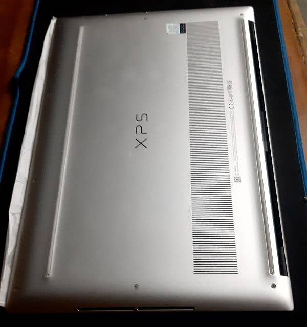 DELL XPS 15 9500 Comet Lake 4