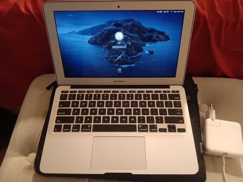 Excellent Mac book air core i5 1