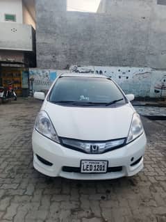 Honda Fit shuttle hybrid 2016