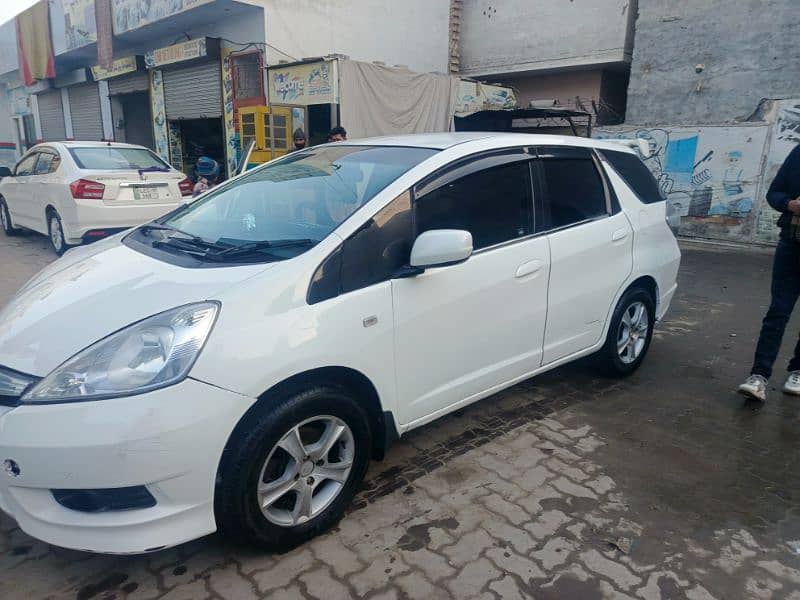 Honda Fit shuttle hybrid 2016 2