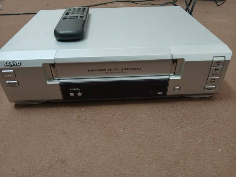 sanyo VCR with remote control & Leeds 1