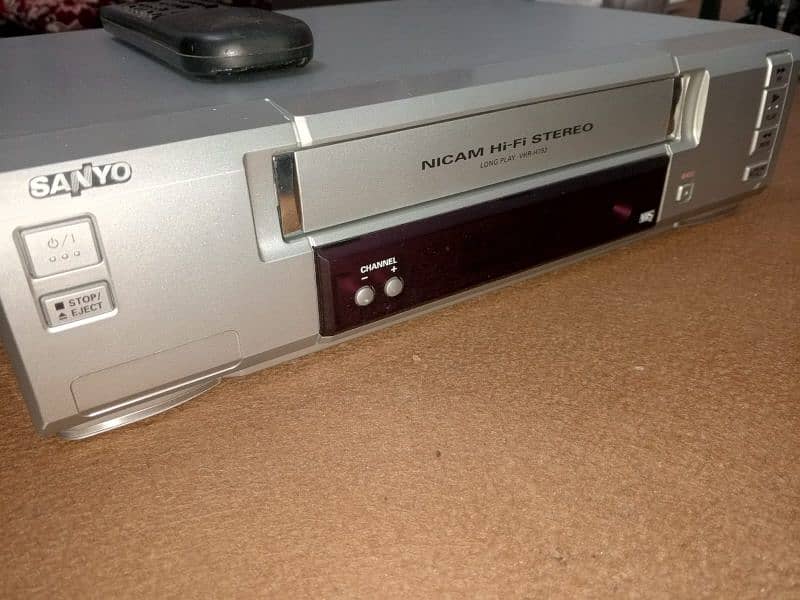 sanyo VCR with remote control & Leeds 2