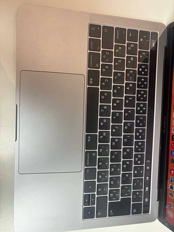 macbook pro 2017 with touch bar 4