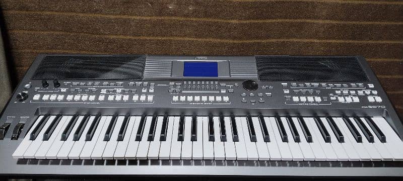 YAMAHA PSR S670 0