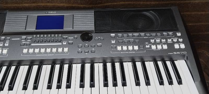 YAMAHA PSR S670 5