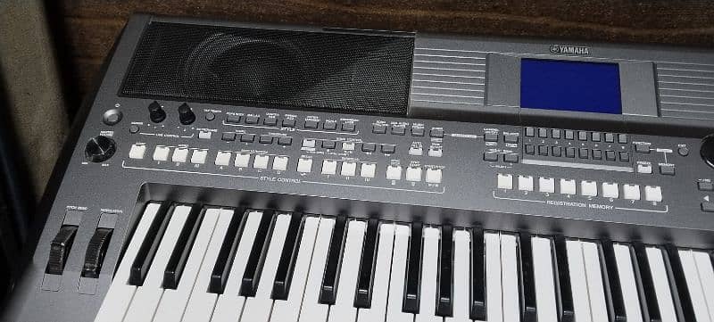 YAMAHA PSR S670 6