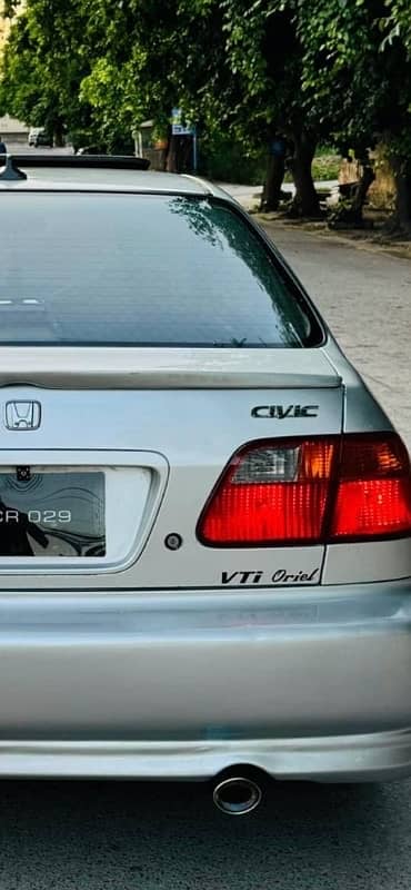 Honda Civic Oriel 2000 4