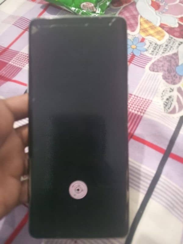 One plus 8 for sale ek dot h barta ni h back se keret h baki all ok h 2