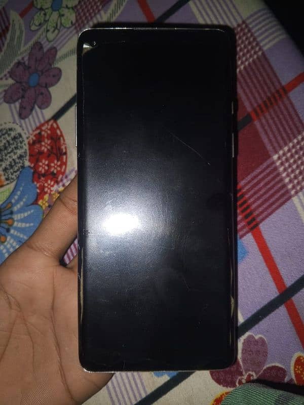 One plus 8 for sale ek dot h barta ni h back se keret h baki all ok h 3