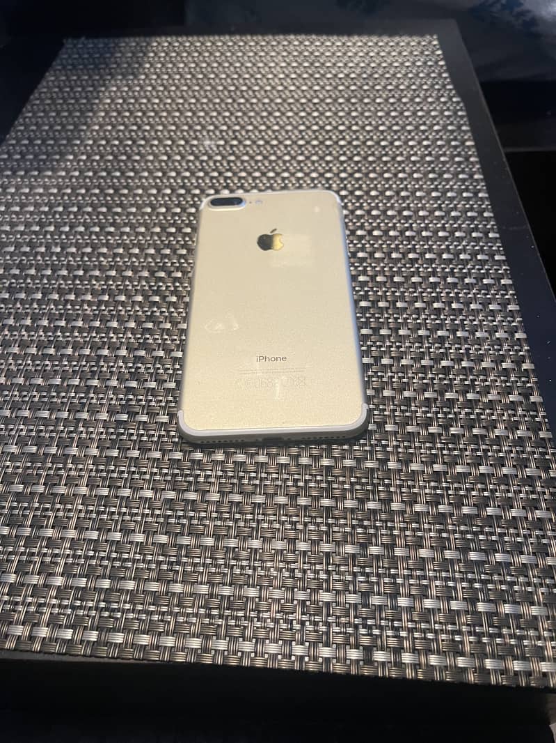 Apple iPhone 7 Plus 2