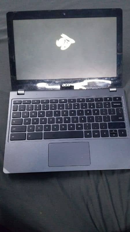 Acer c740 Windows 10 pro 4gb ram 128gb ssd 0