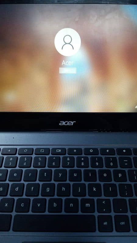 Acer c740 Windows 10 pro 4gb ram 128gb ssd 4