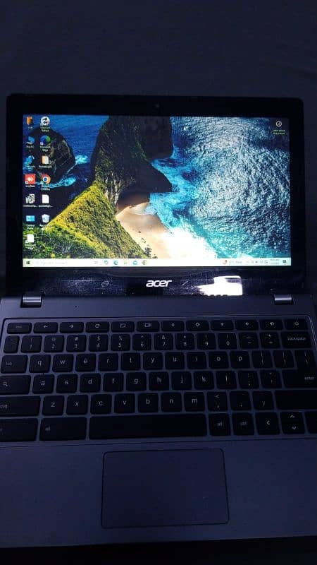 Acer c740 Windows 10 pro 4gb ram 128gb ssd 5