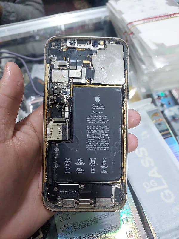 iphone 12 pro max panel or camera on hn dead board describe parh lo 2